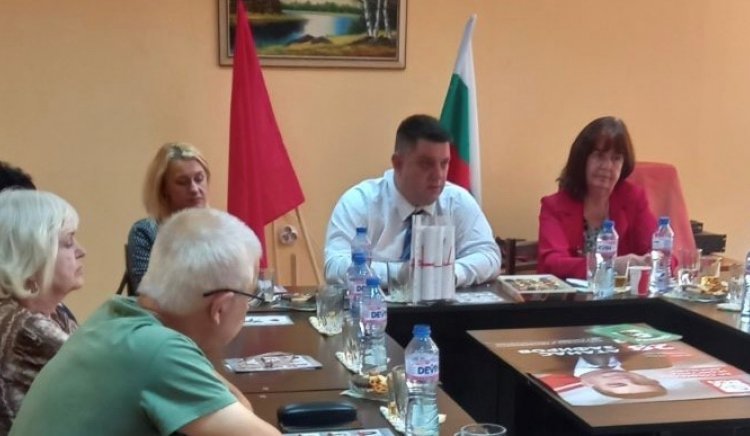 Атанас Зафиров проведе среща с педагози във Враца